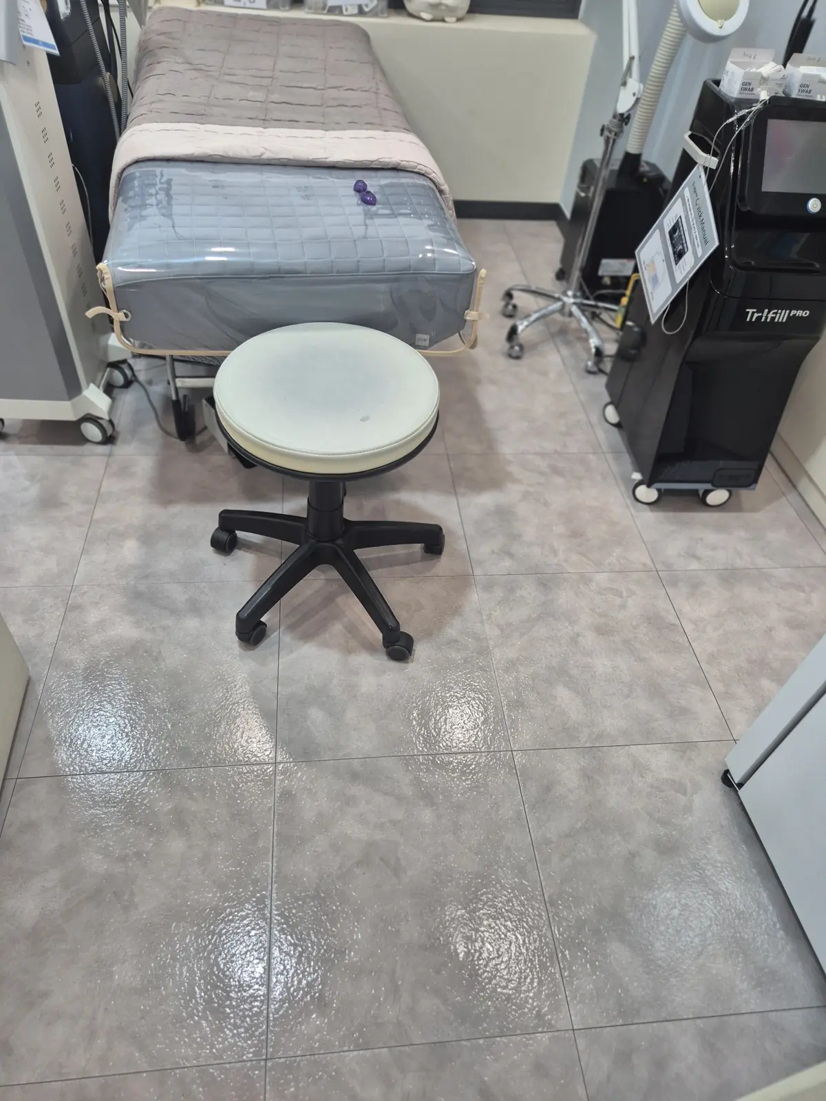 의원 시술실 광택 바닥